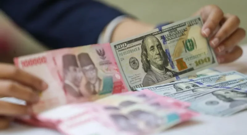 Rupiah Tertekan ke Level Rp 17.677, Pelaku Pasar Waspadai Arah Kebijakan Ekonomi